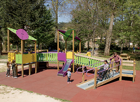 Proyectos para las escuelas y ampas de parques infantiles, columpios,  toboganes, porterias o canastas. Toboganes movimiento, juegos infantiles  para colegios, parques y escuelas. Parques infantiles para todas las  edades, toboganes y multijuego