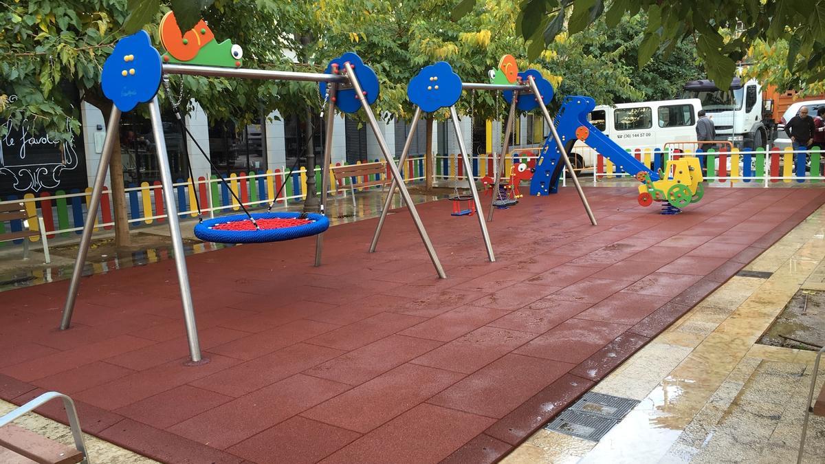 Reabre el parque infantil de la Alameda de Santiago tras una inversión de  300.000 euros