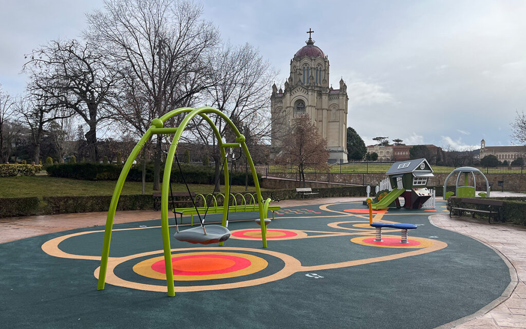 Guadalajara estrena su primera área de juegos infantiles completamente ...